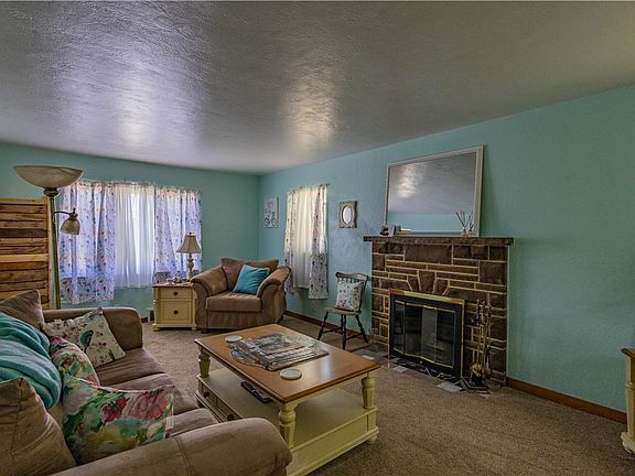 2nd image of 921 Athalia Ave