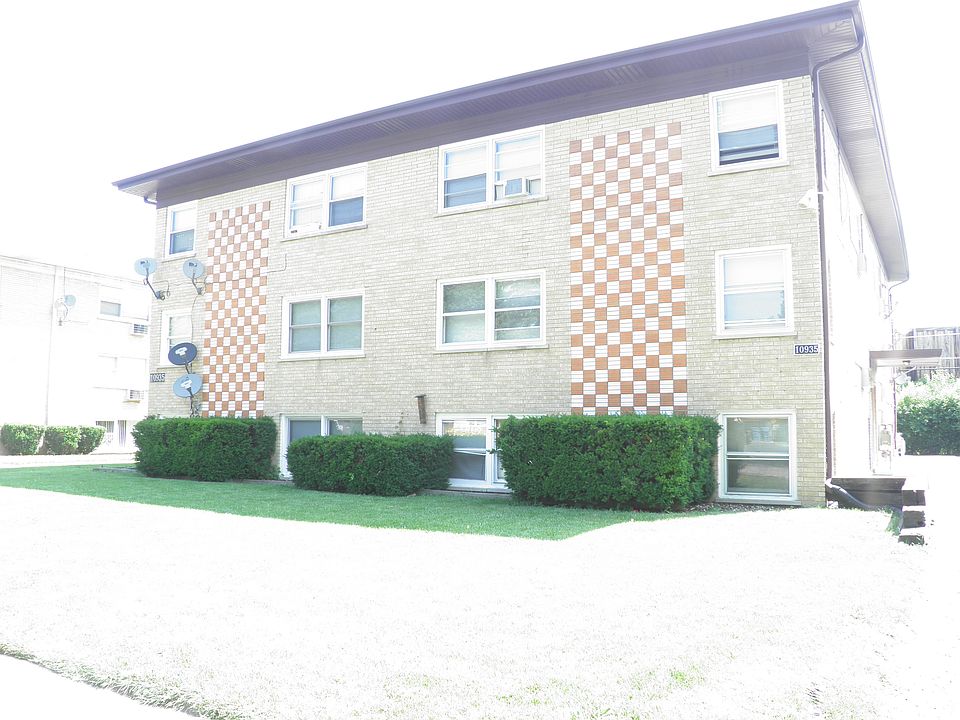 1st image of 10935 S Lloyd Dr APT 1B