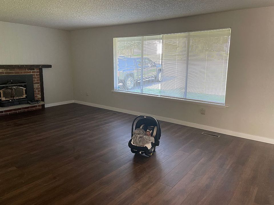 1st image of 10309 75th Ave E