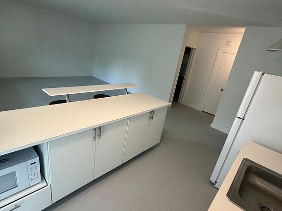 5th image of 1385 NE 105th St #2