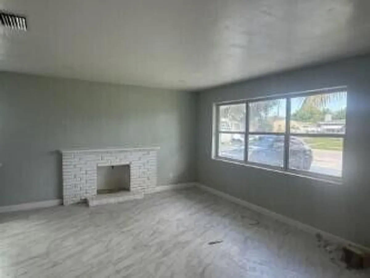Building Photo - 2329 Fairway Dr