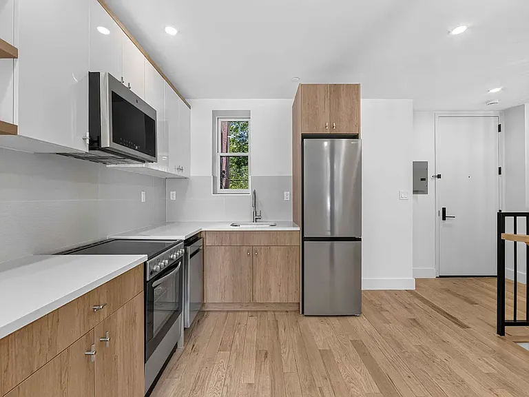 376 Montgomery St #1D — Photo 10