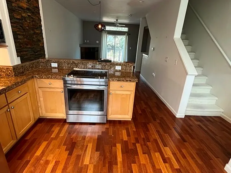 10308 SW Hollyridge Ln — Photo 8