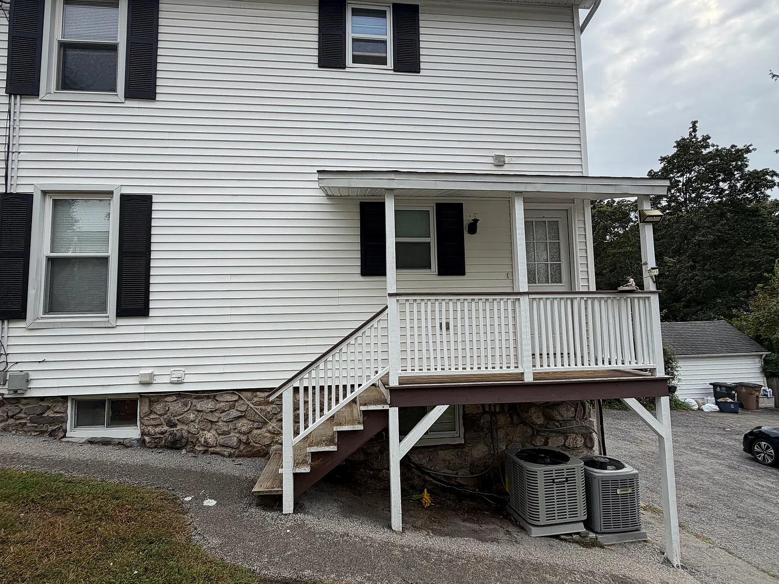 2 bed, 1.5 bath, 1050 sqft, $3,000 — Photo 2