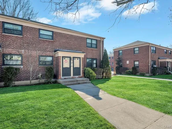 220-44 73rd Avenue #26A1, Oakland Gardens, NY 11364