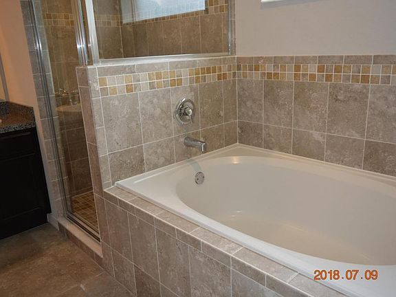 5th image of 345 Saint Georges Cir