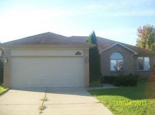 21998 Wilshire Cir, Macomb, MI 48044