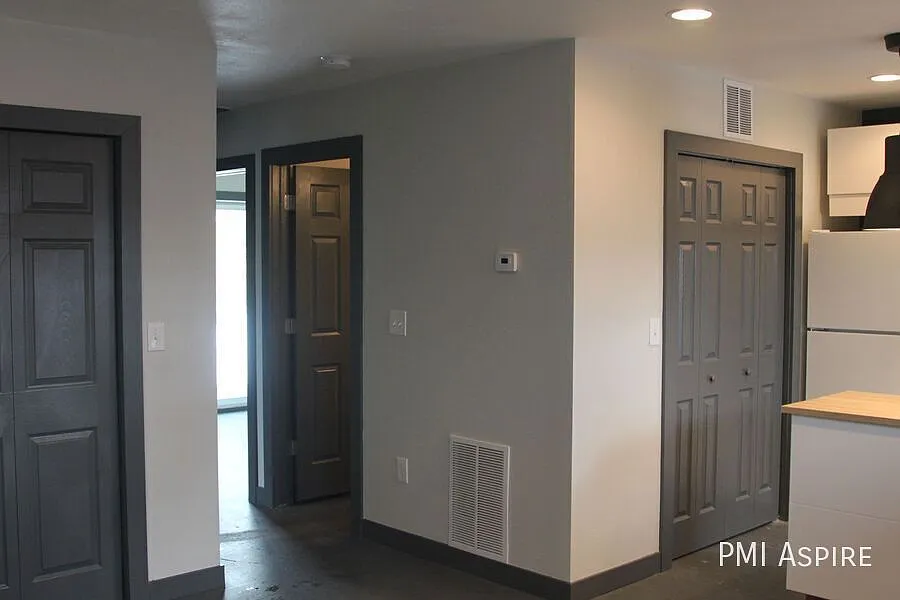 2 bed, 1.0 bath, $1,350 — Photo 2