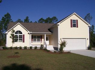 211 Harper Lake Dr, Southport, NC 28461