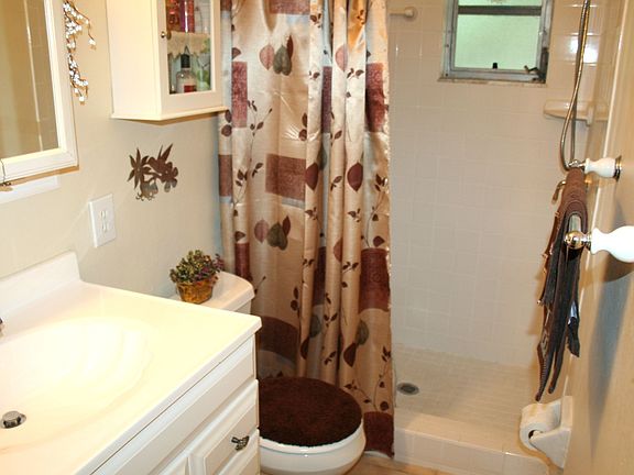 5th image of 1950 Serpentine Cir S