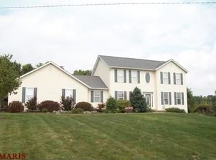 821 Scenic Ridge Dr, Washington, MO 63090