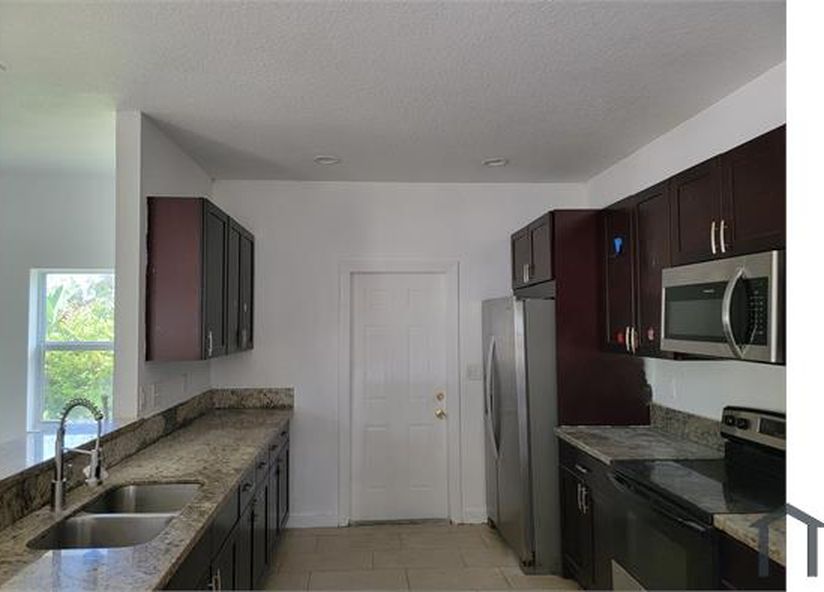 2480 NW 4th Ct, photo 9