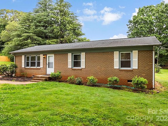 3rd image of 1606 Northwoods Dr