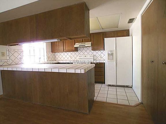 4th image of 8309 Mulcahy Ave