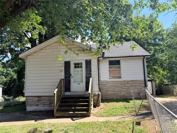 326 Midridge Dr, Saint Louis, MO 63137