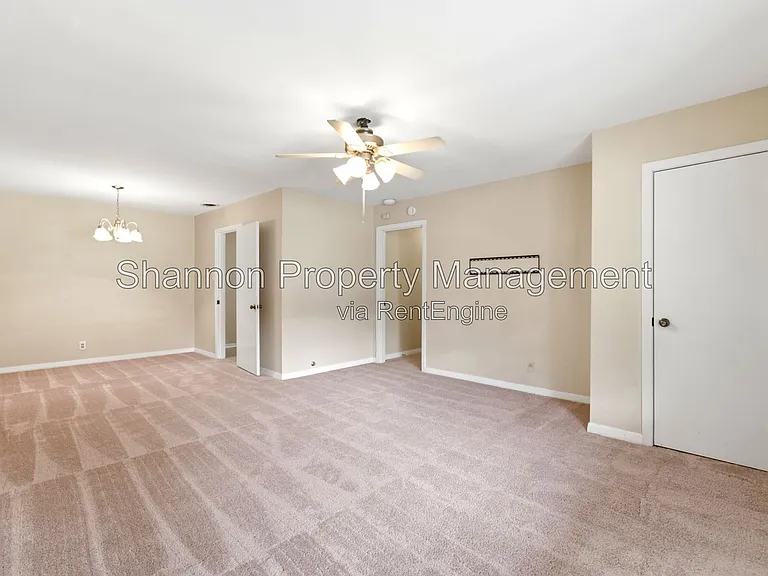 8406 Highcrest Dr — Photo 5