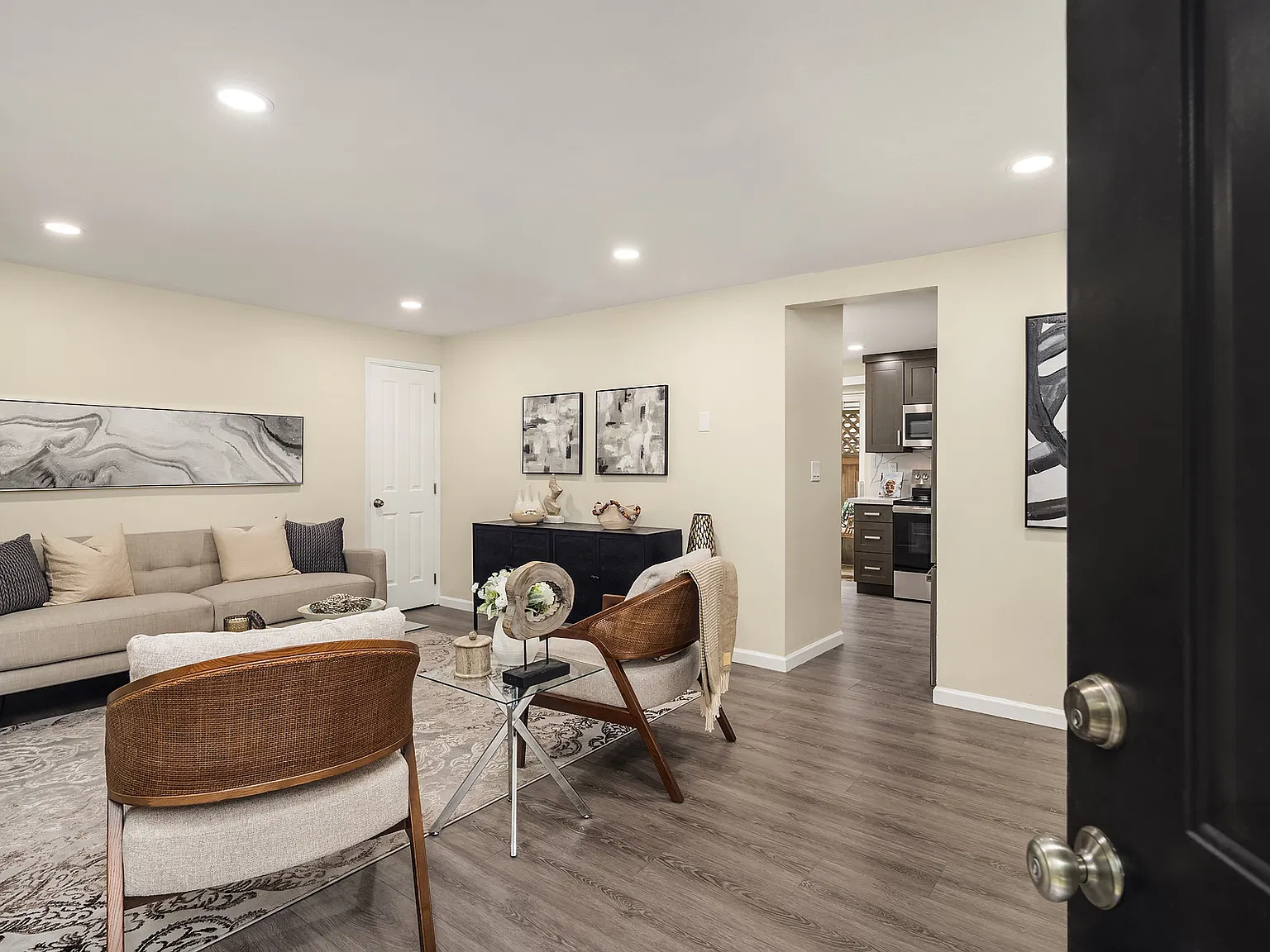 2 bed, 950 sqft, $2,695 — Photo 2