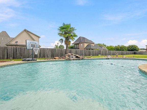 5th image of 605 Fall Winds Cir