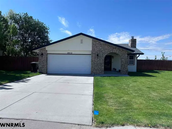 1902 E 28th St, Scottsbluff, NE 69361