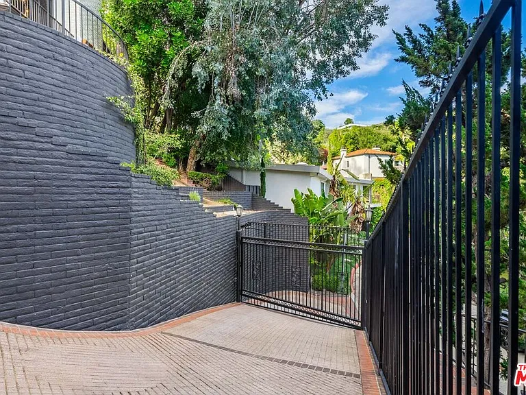 9305 Beverly Crest Dr — Photo 6