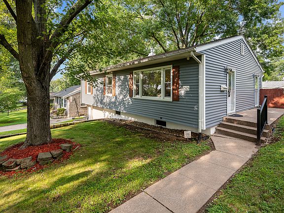 3rd image of 2523 Belle Ave