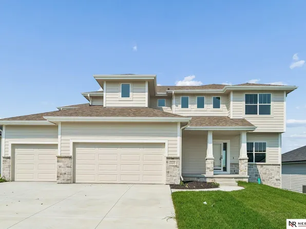 12104 S 109th St, Papillion, NE 68046