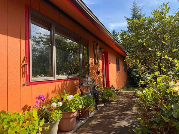 405 Verstovia Ave, Sitka, AK 99835