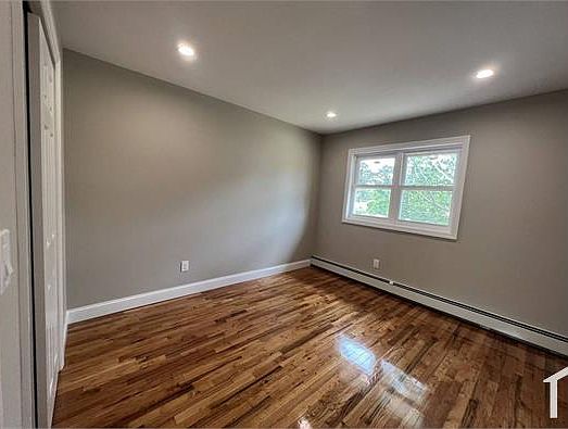 3rd image of 1375 Burke Ave #1