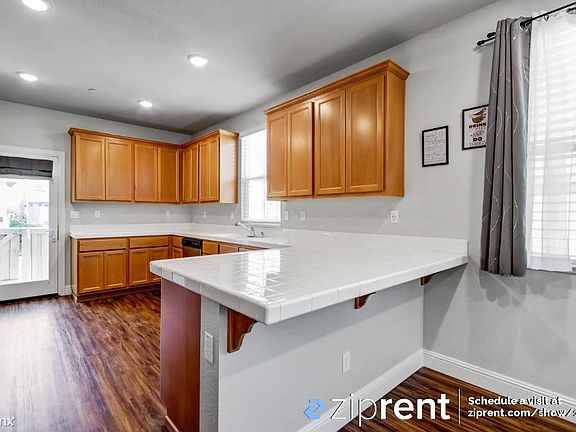5th image of 54 Huddlestone Cir