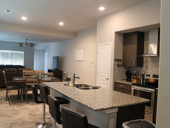 4th image of 591 Providence Pl