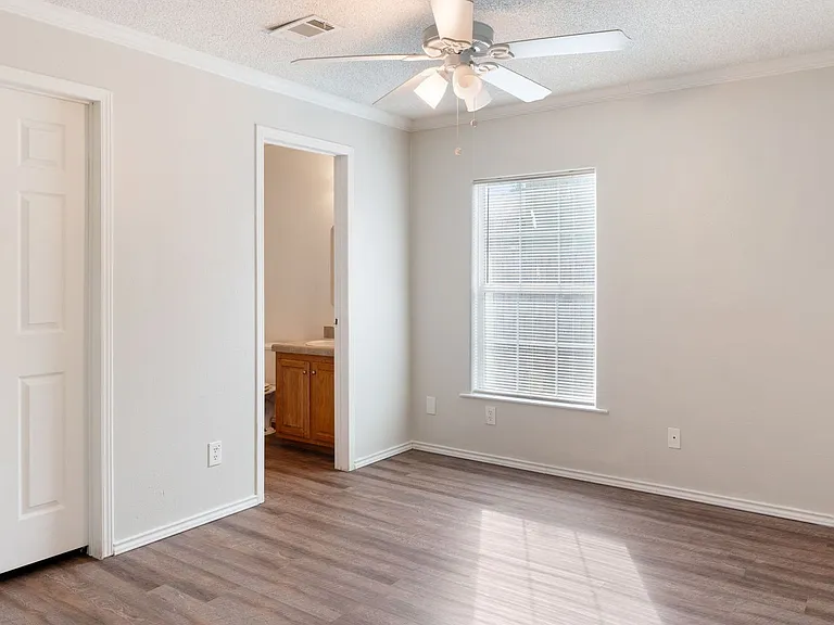 115 Varsity Dr — Photo 53