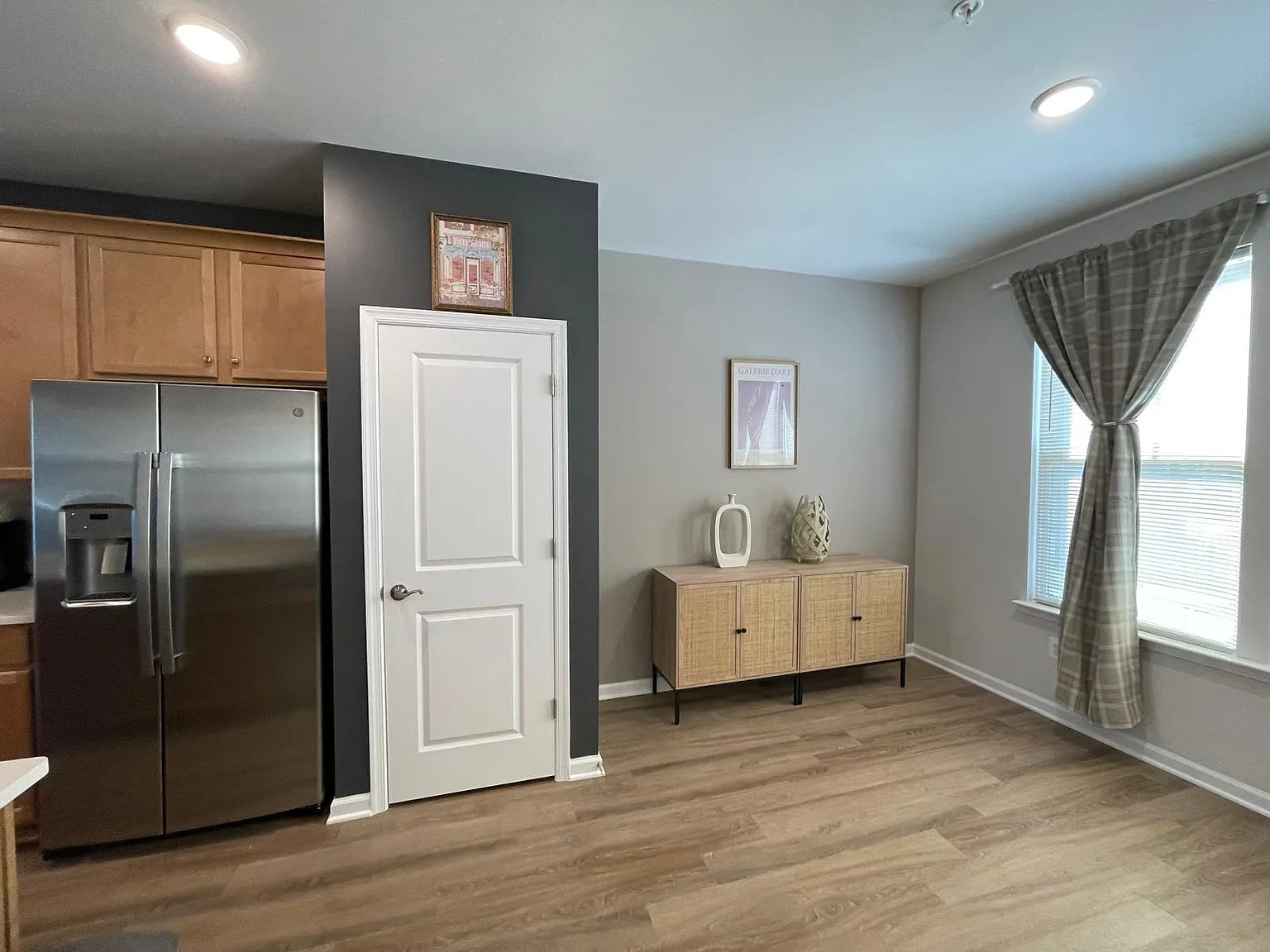 3 bed, 2.5 bath, 2220 sqft, $6,000 — Photo 3