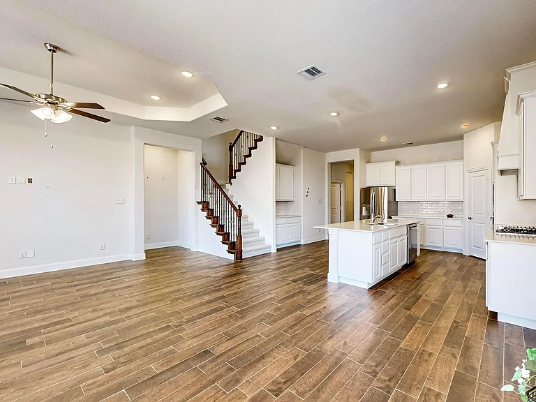 9826 Polk St — Photo 7