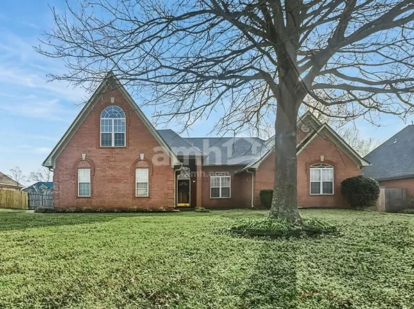 4920 Misty River Rd, Bartlett, TN 38135