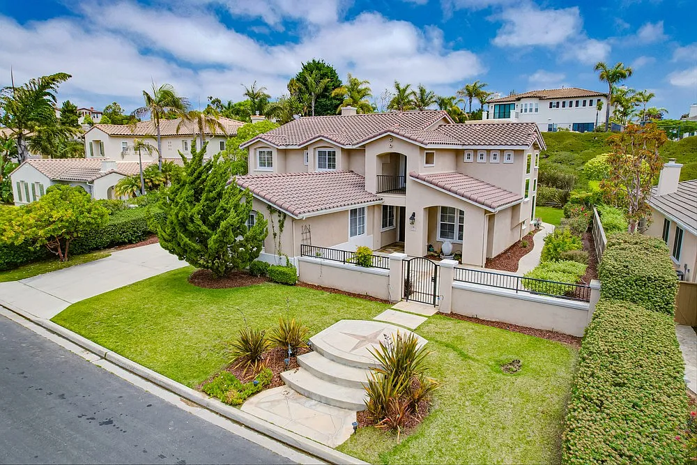5 bed, 3.5 bath, 3810 sqft, $9,995 — Photo 1