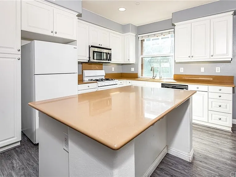 536 N Chardonnay Dr — Photo 3