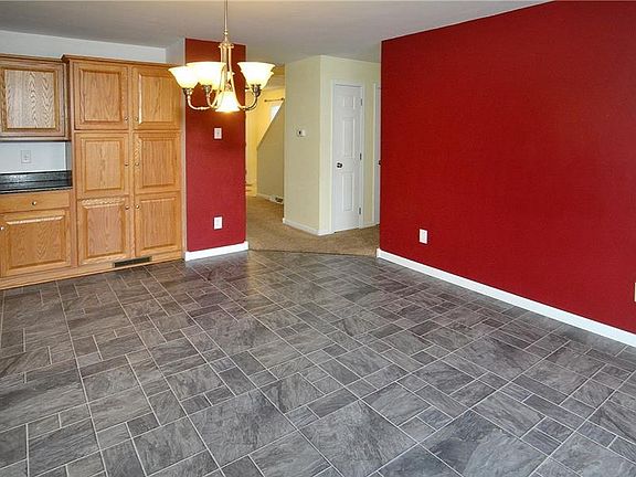 4th image of 303 S 6th St