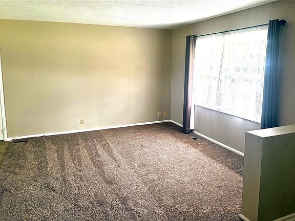 4th image of 1619 Skyline Dr