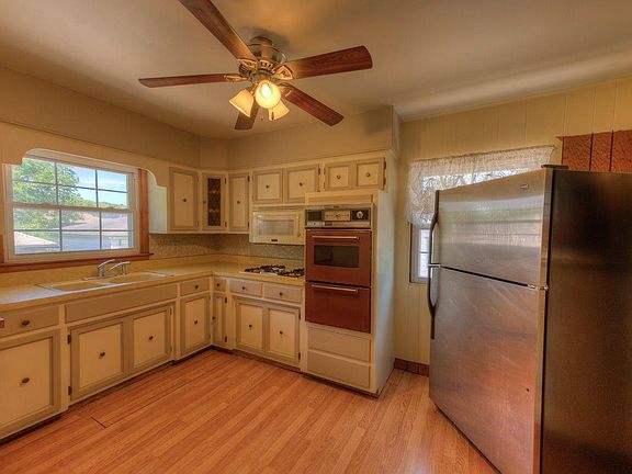 4th image of 3125 171st St