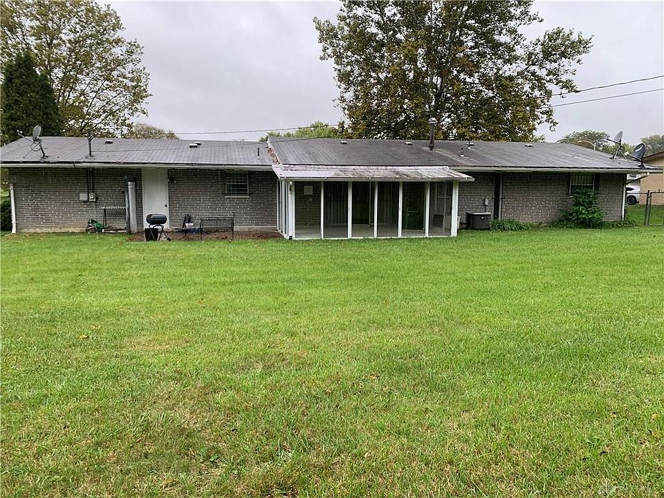 2nd image of 848 Creekside St