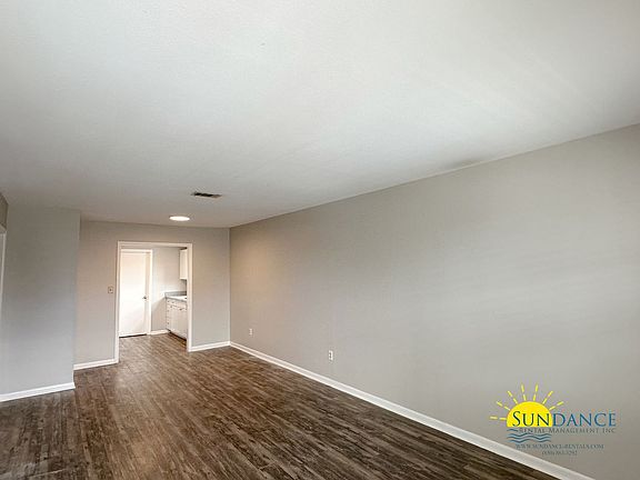 3rd image of 3250 Redwood Ln APT B