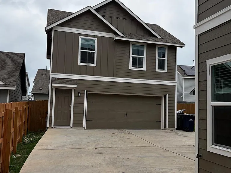1509 Weatherford Ln — Photo 1