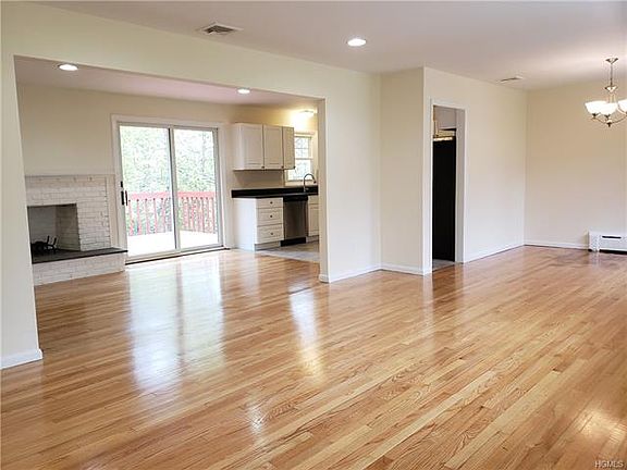 5th image of 2 Collier Dr E