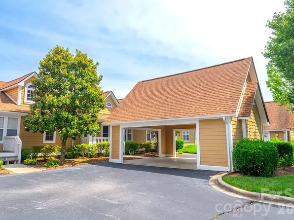 102 Rough Point Ct, Asheville, NC 28806