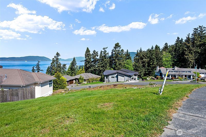 5th image of 2414 Washington Court