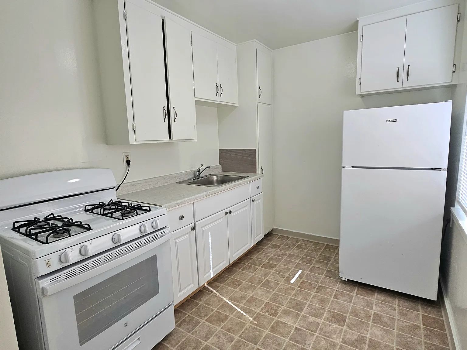 Studio, $1,995 — Photo 2