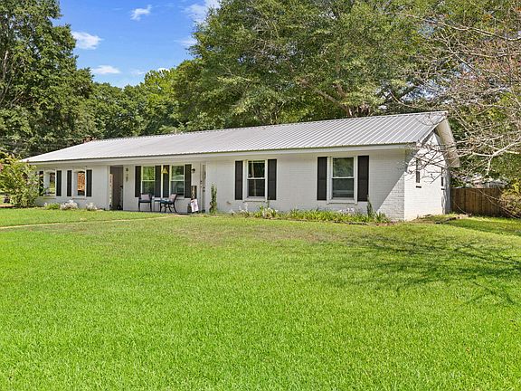2nd image of 1402 Arcada Cir