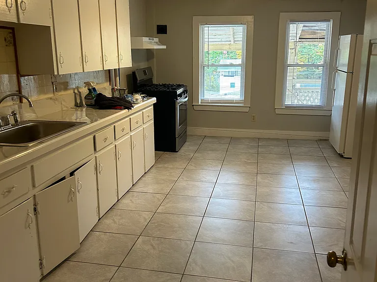 927 Valley Rd #8 — Photo 5