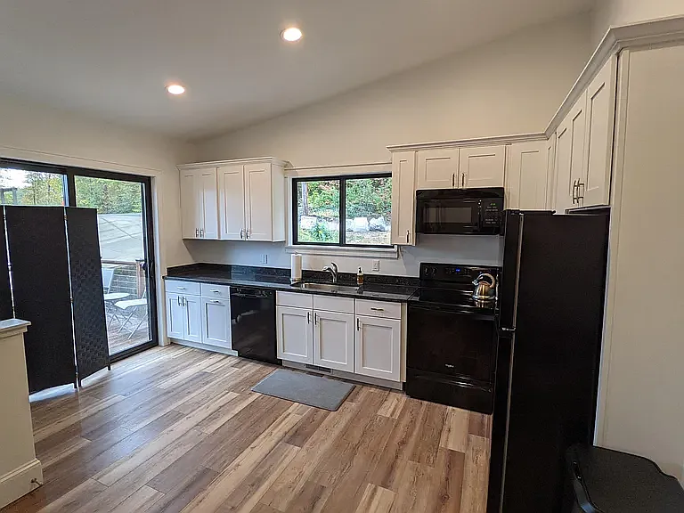 W Maple Dr, Columbus — Photo 1