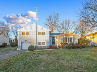 13 Garwood Rd, Fair Lawn, NJ 07410